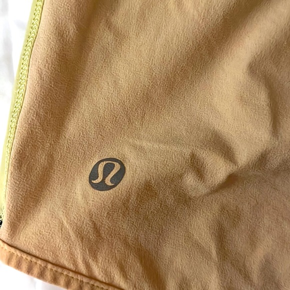yellow lululemon 2.5 shorts - Picture 2 of 4